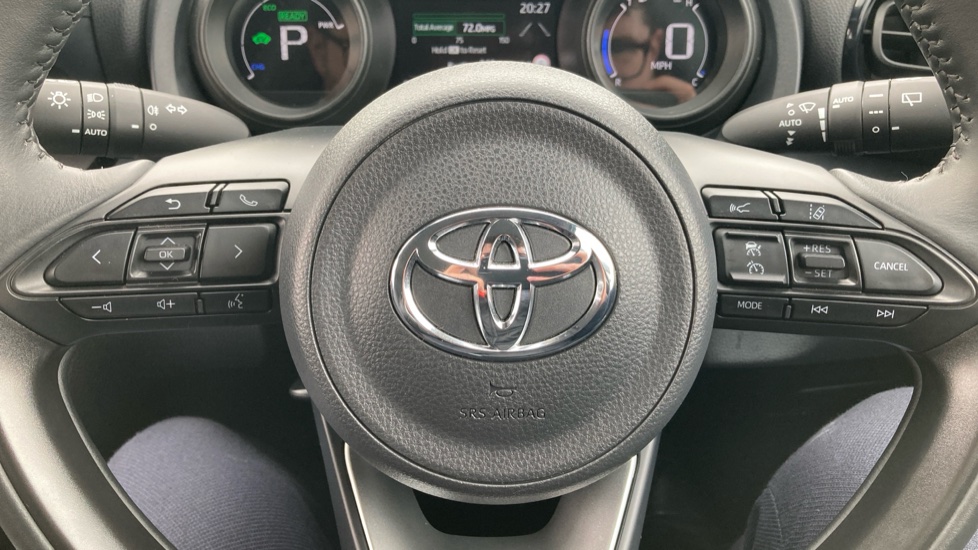 Toyota Yaris Cross 1.5 Hybrid Icon 5dr CVT Hybrid Estate - Image 10