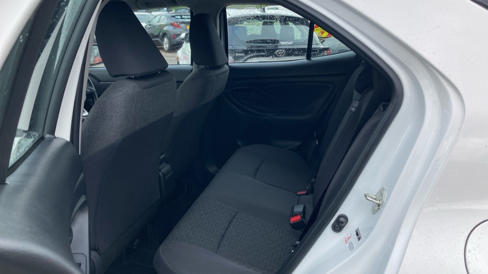 Toyota Yaris Cross 1.5 Hybrid Icon 5dr CVT Hybrid Estate - Image 15
