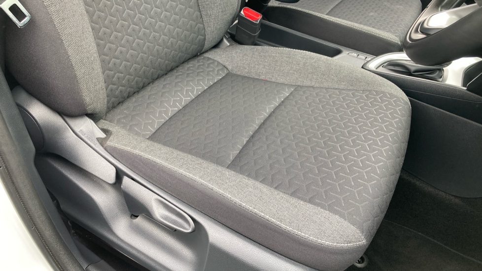 Toyota Yaris Cross 1.5 Hybrid Icon 5dr CVT Hybrid Estate - Image 17