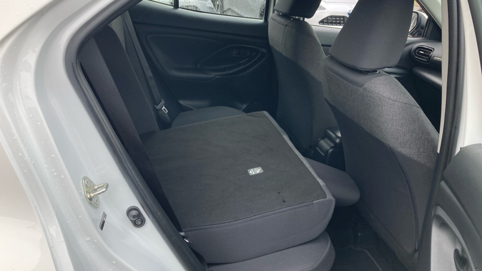 Toyota Yaris Cross 1.5 Hybrid Icon 5dr CVT Hybrid Estate - Image 18
