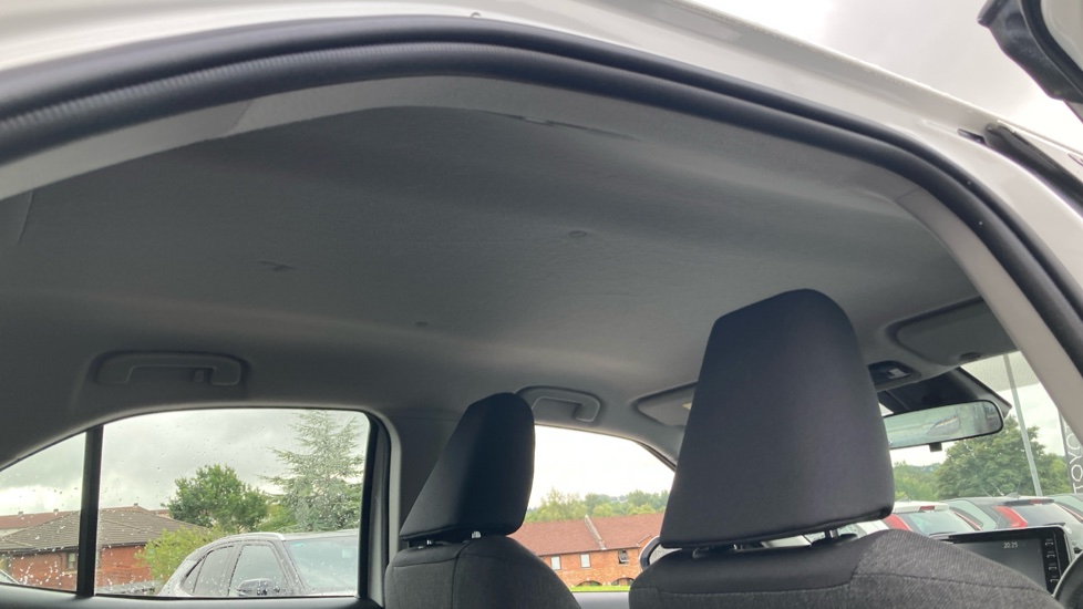 Toyota Yaris Cross 1.5 Hybrid Icon 5dr CVT Hybrid Estate - Image 19