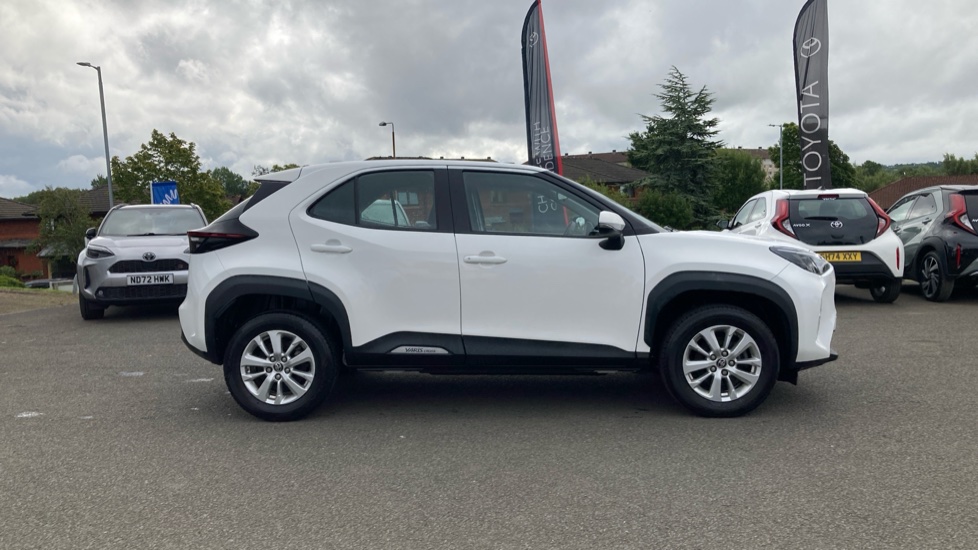 Toyota Yaris Cross 1.5 Hybrid Icon 5dr CVT Hybrid Estate - Image 23