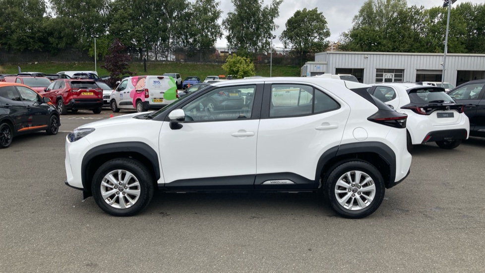 Toyota Yaris Cross 1.5 Hybrid Icon 5dr CVT Hybrid Estate - Image 24