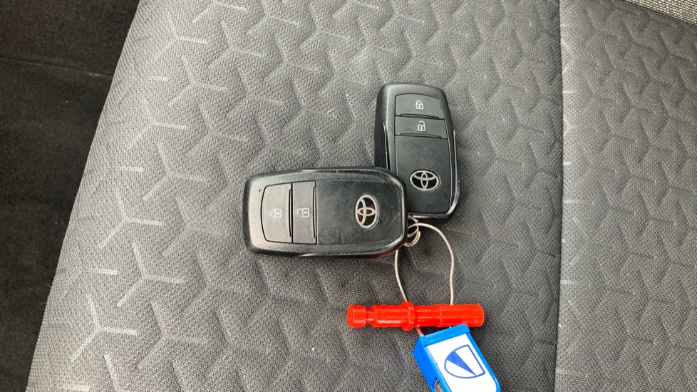 Toyota Yaris Cross 1.5 Hybrid Icon 5dr CVT Hybrid Estate - Image 28