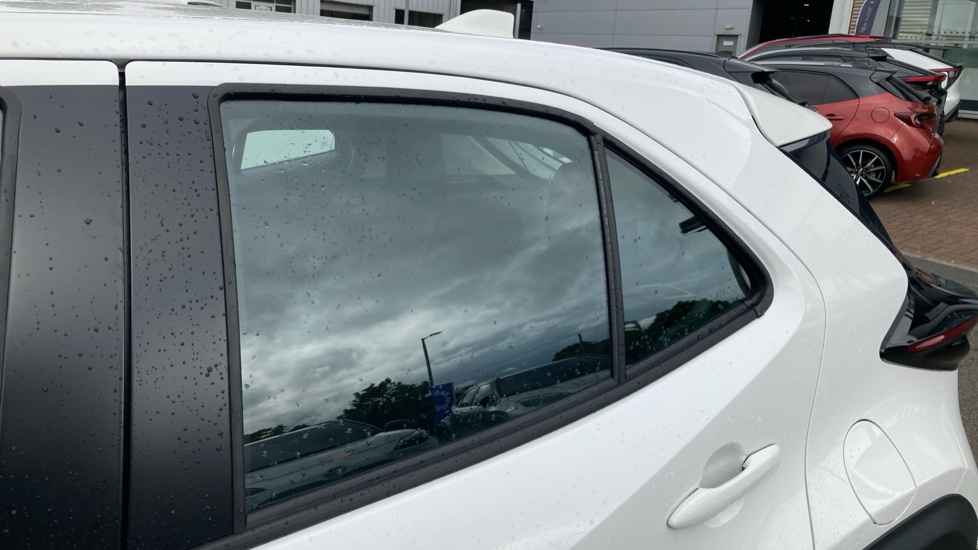 Toyota Yaris Cross 1.5 Hybrid Icon 5dr CVT Hybrid Estate - Image 33