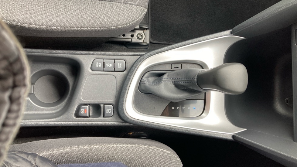 Toyota Yaris Cross 1.5 Hybrid Icon 5dr CVT Hybrid Estate - Image 48