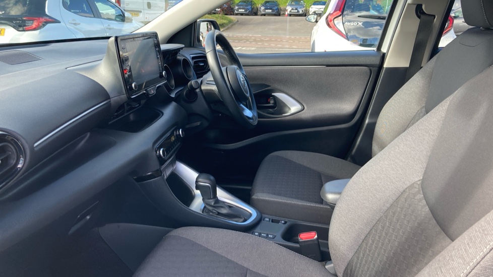 Toyota Yaris 1.5 Hybrid Design 5dr CVT Hybrid Hatchback - Image 5