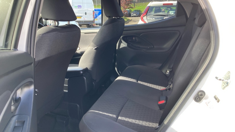 Toyota Yaris 1.5 Hybrid Design 5dr CVT Hybrid Hatchback - Image 15