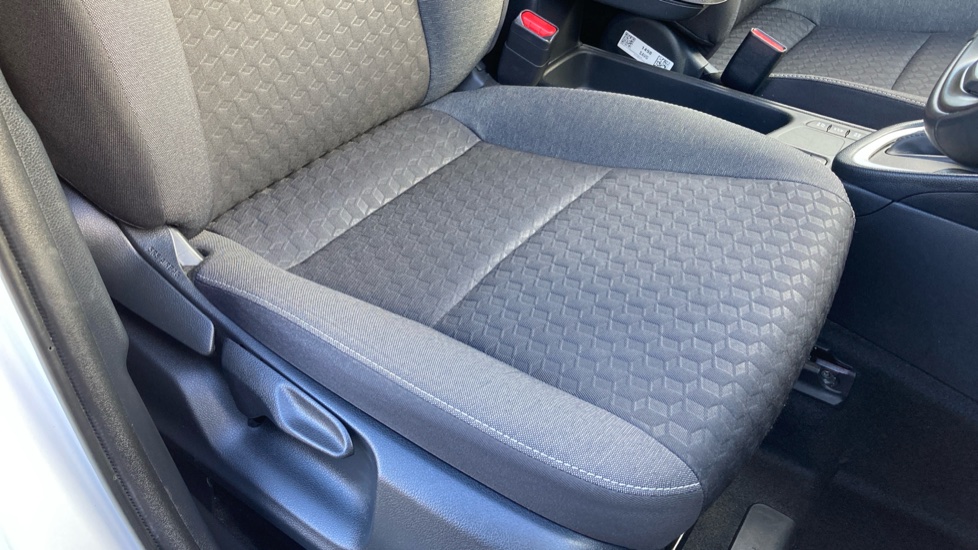 Toyota Yaris 1.5 Hybrid Design 5dr CVT Hybrid Hatchback - Image 17