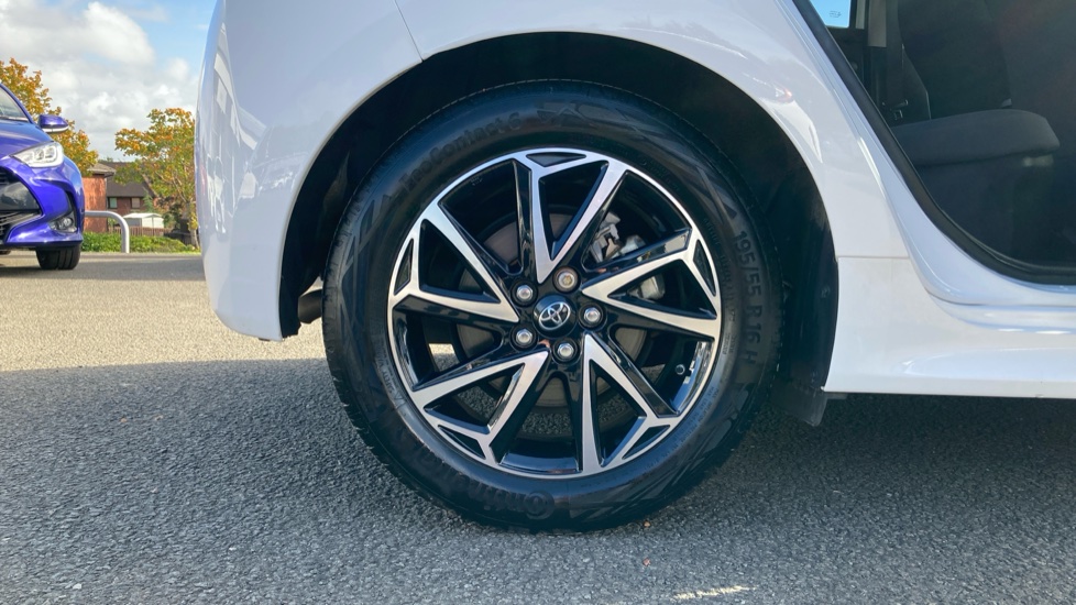 Toyota Yaris 1.5 Hybrid Design 5dr CVT Hybrid Hatchback - Image 25