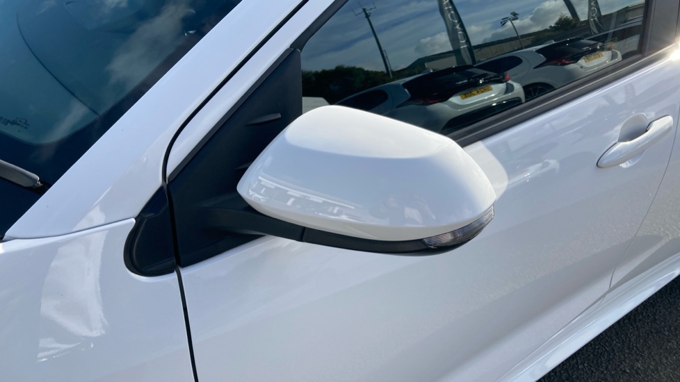 Toyota Yaris 1.5 Hybrid Design 5dr CVT Hybrid Hatchback - Image 32