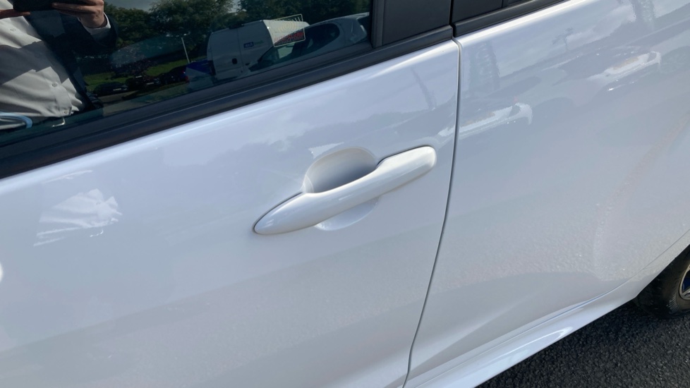 Toyota Yaris 1.5 Hybrid Design 5dr CVT Hybrid Hatchback - Image 33