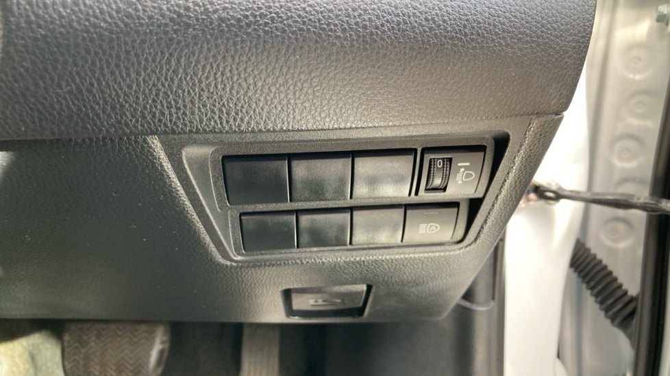 Toyota Yaris 1.5 Hybrid Design 5dr CVT Hybrid Hatchback - Image 40