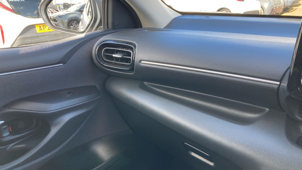 Toyota Yaris 1.5 Hybrid Design 5dr CVT Hybrid Hatchback - Image 47