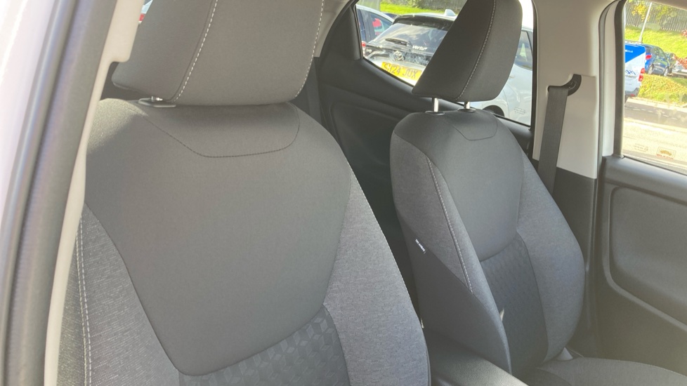 Toyota Yaris 1.5 Hybrid Design 5dr CVT Hybrid Hatchback - Image 48