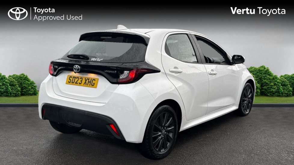 Toyota Yaris 1.5 Hybrid Icon 5dr CVT Hybrid Hatchback - Image 2