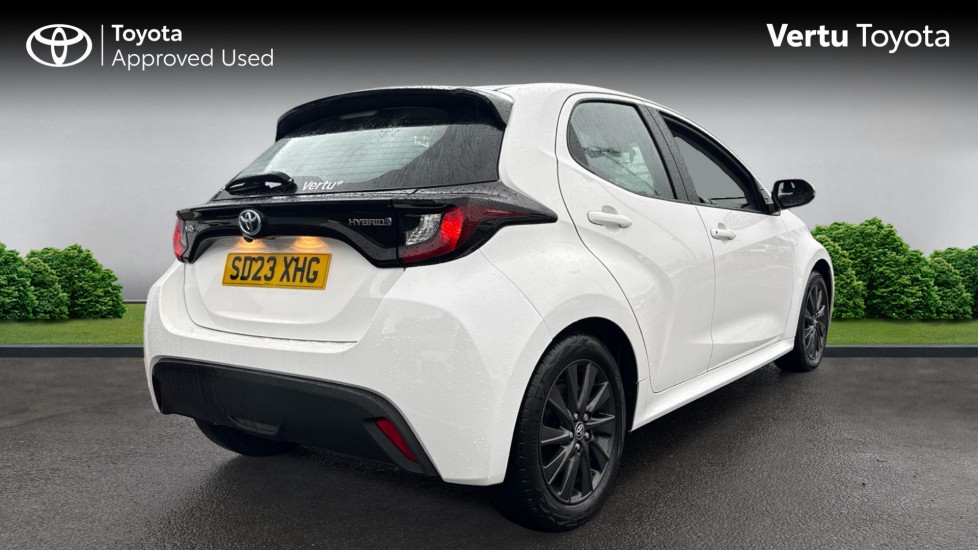 Toyota Yaris 1.5 Hybrid Icon 5dr CVT Hybrid Hatchback - Image 4