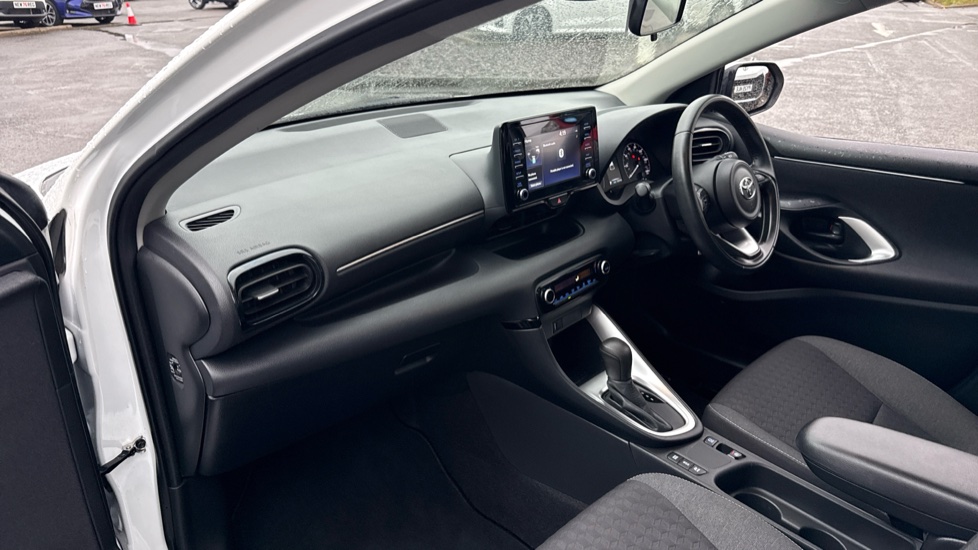 Toyota Yaris 1.5 Hybrid Icon 5dr CVT Hybrid Hatchback - Image 5