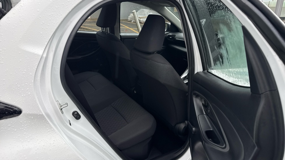 Toyota Yaris 1.5 Hybrid Icon 5dr CVT Hybrid Hatchback - Image 8