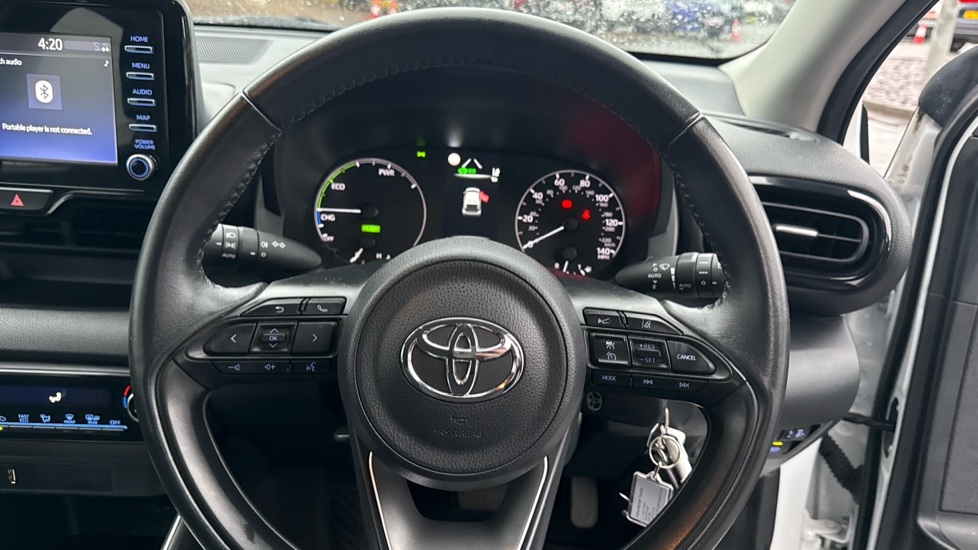 Toyota Yaris 1.5 Hybrid Icon 5dr CVT Hybrid Hatchback - Image 10