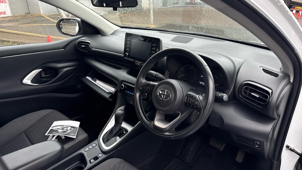 Toyota Yaris 1.5 Hybrid Icon 5dr CVT Hybrid Hatchback - Image 12