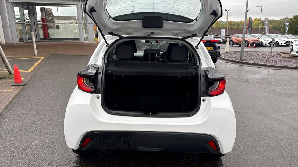 Toyota Yaris 1.5 Hybrid Icon 5dr CVT Hybrid Hatchback - Image 13