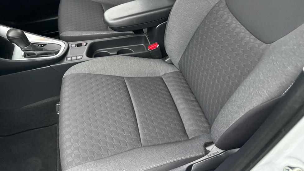 Toyota Yaris 1.5 Hybrid Icon 5dr CVT Hybrid Hatchback - Image 17