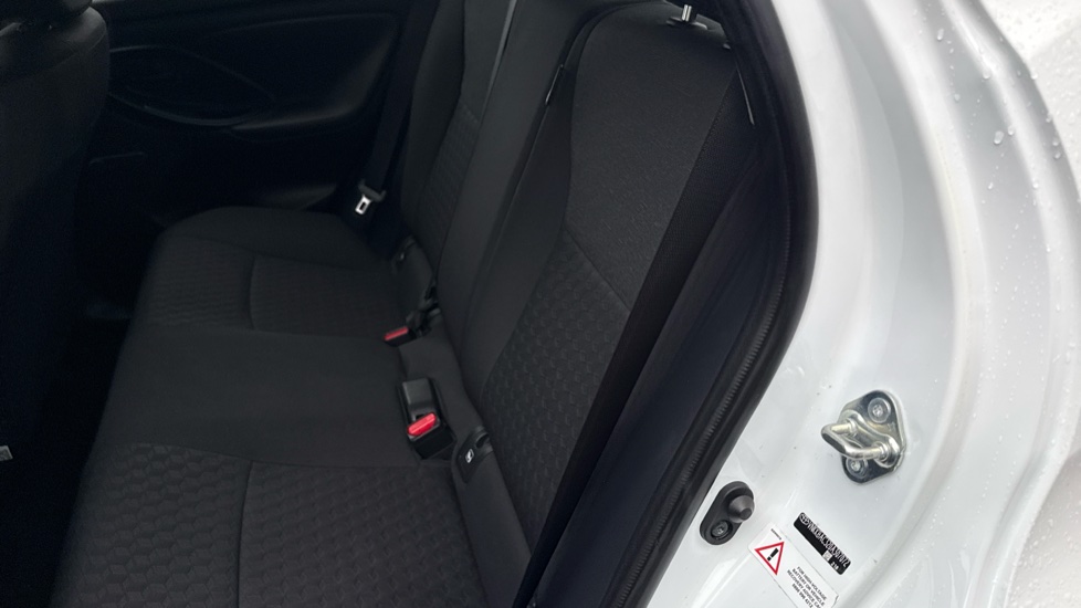 Toyota Yaris 1.5 Hybrid Icon 5dr CVT Hybrid Hatchback - Image 18