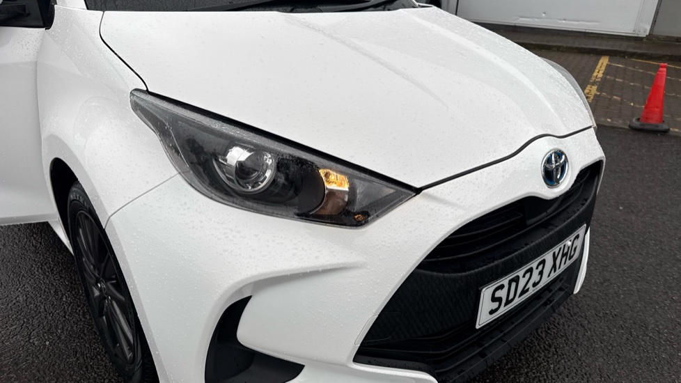 Toyota Yaris 1.5 Hybrid Icon 5dr CVT Hybrid Hatchback - Image 20