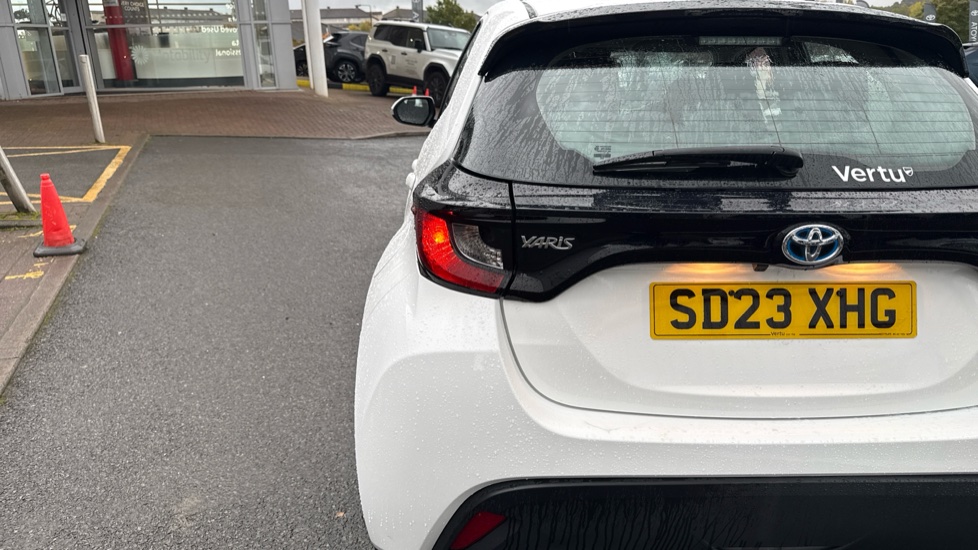 Toyota Yaris 1.5 Hybrid Icon 5dr CVT Hybrid Hatchback - Image 21