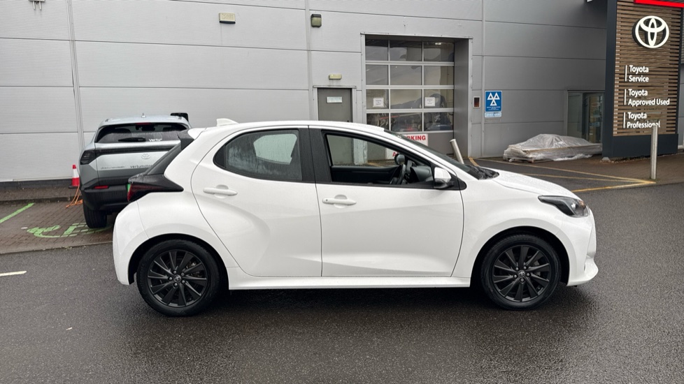 Toyota Yaris 1.5 Hybrid Icon 5dr CVT Hybrid Hatchback - Image 23