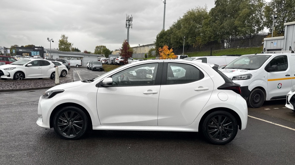 Toyota Yaris 1.5 Hybrid Icon 5dr CVT Hybrid Hatchback - Image 24