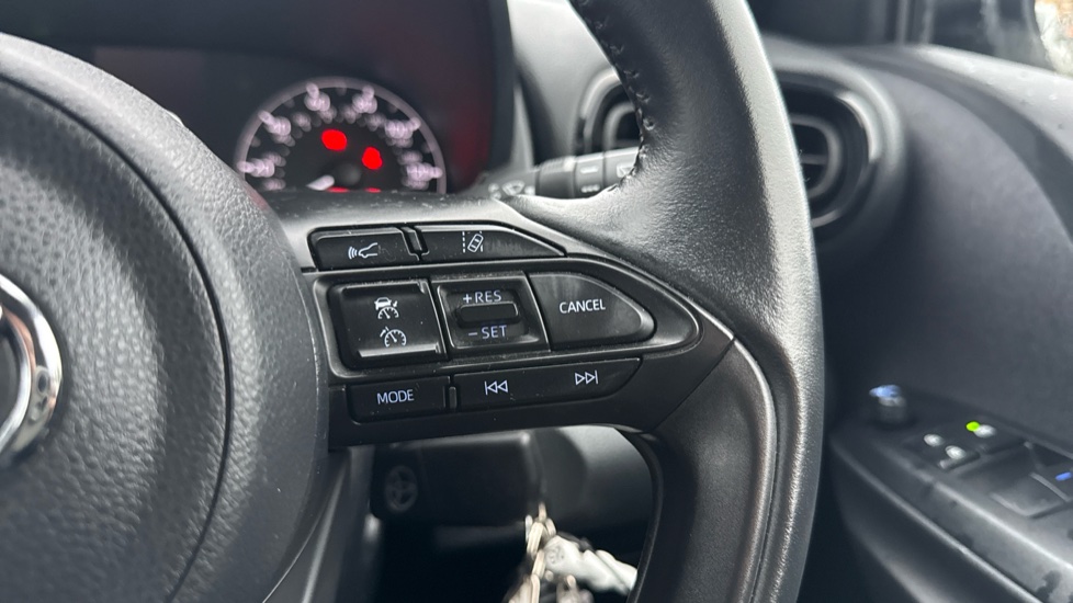 Toyota Yaris 1.5 Hybrid Icon 5dr CVT Hybrid Hatchback - Image 30