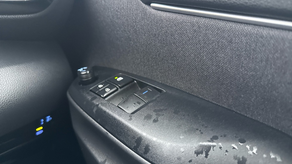 Toyota Yaris 1.5 Hybrid Icon 5dr CVT Hybrid Hatchback - Image 31