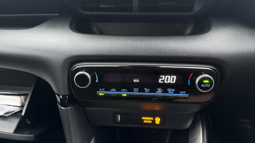 Toyota Yaris 1.5 Hybrid Icon 5dr CVT Hybrid Hatchback - Image 36
