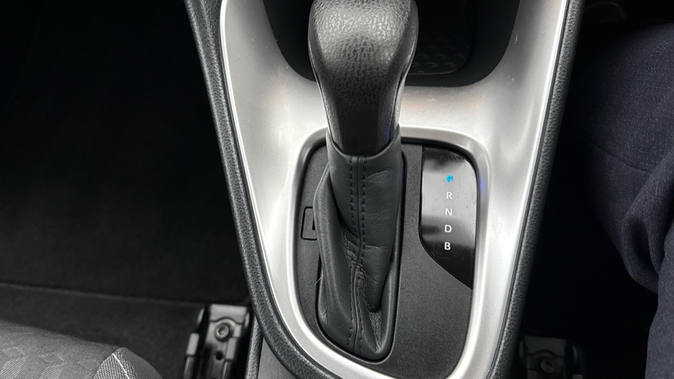 Toyota Yaris 1.5 Hybrid Icon 5dr CVT Hybrid Hatchback - Image 37