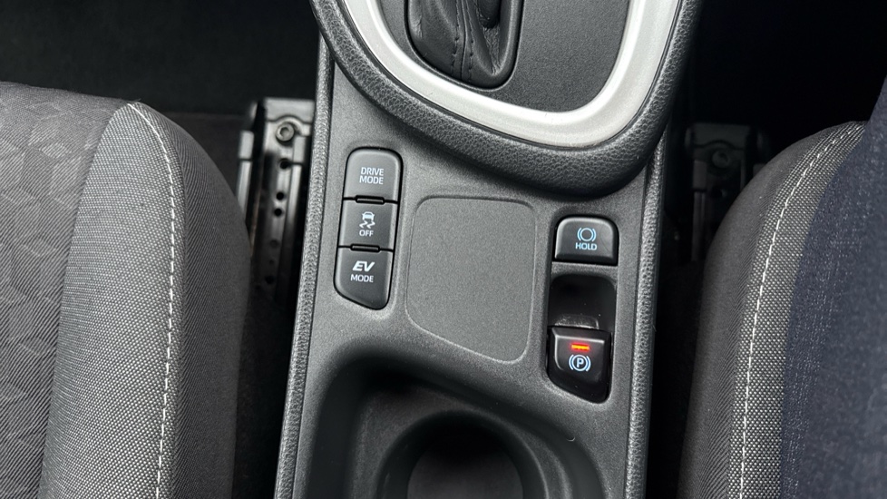 Toyota Yaris 1.5 Hybrid Icon 5dr CVT Hybrid Hatchback - Image 38