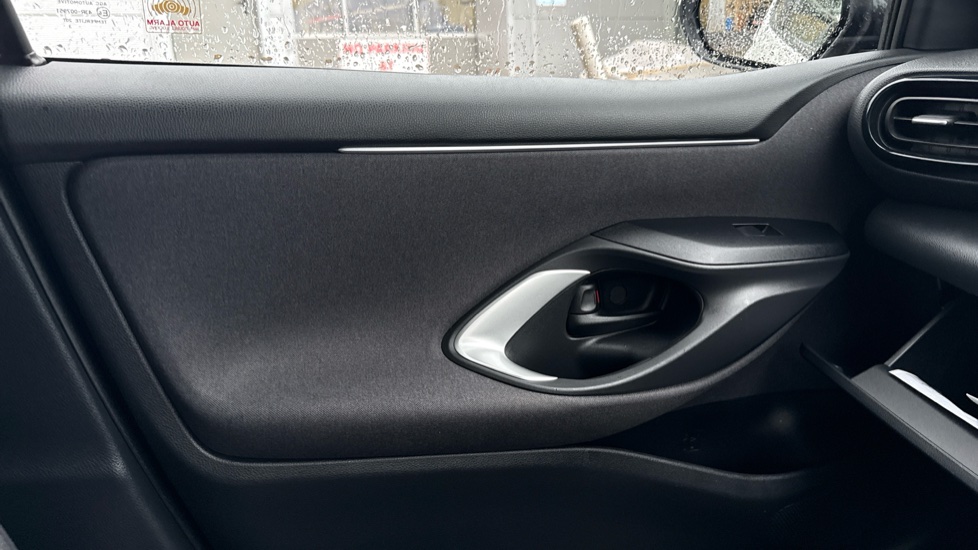 Toyota Yaris 1.5 Hybrid Icon 5dr CVT Hybrid Hatchback - Image 43