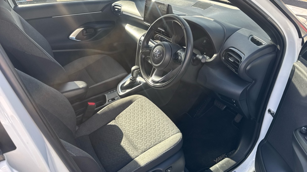 Toyota Yaris Cross 1.5 Hybrid Design 5dr CVT Hybrid Estate - Image 12