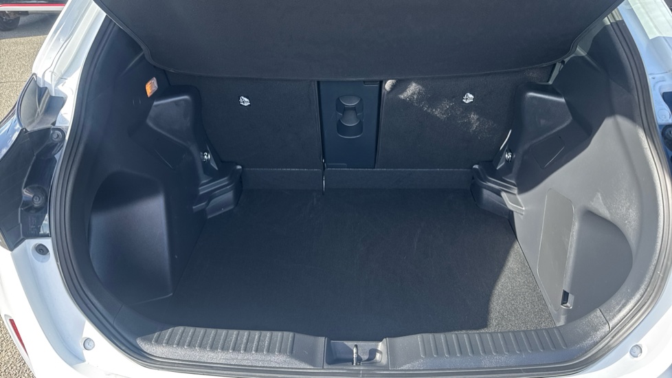 Toyota Yaris Cross 1.5 Hybrid Design 5dr CVT Hybrid Estate - Image 13