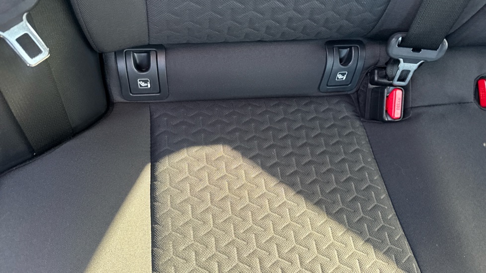Toyota Yaris Cross 1.5 Hybrid Design 5dr CVT Hybrid Estate - Image 14