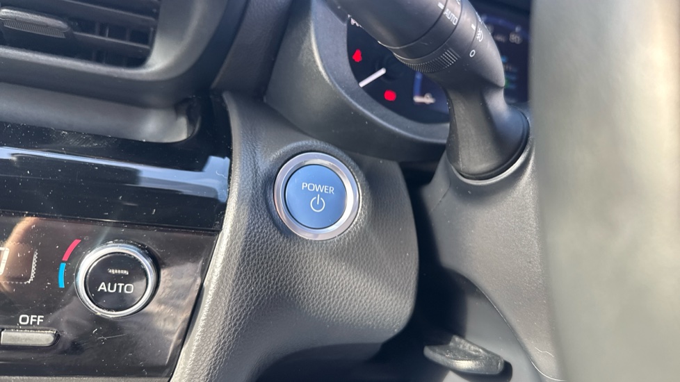 Toyota Yaris Cross 1.5 Hybrid Design 5dr CVT Hybrid Estate - Image 16