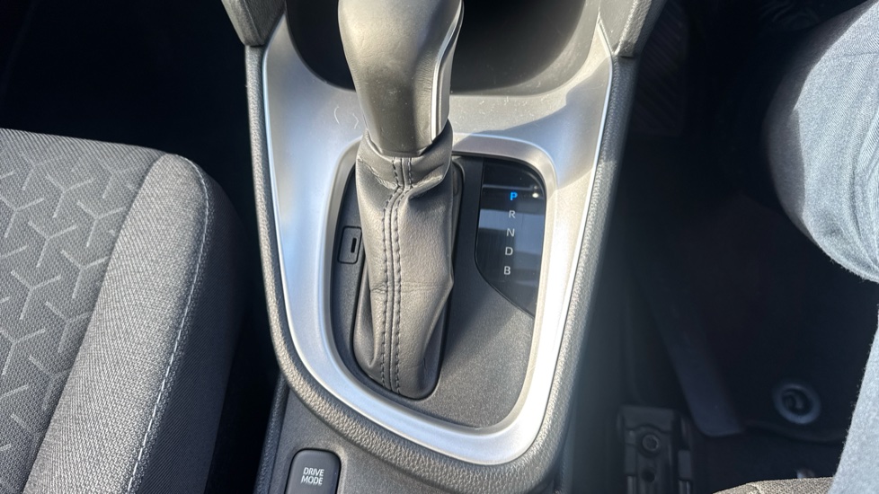 Toyota Yaris Cross 1.5 Hybrid Design 5dr CVT Hybrid Estate - Image 38
