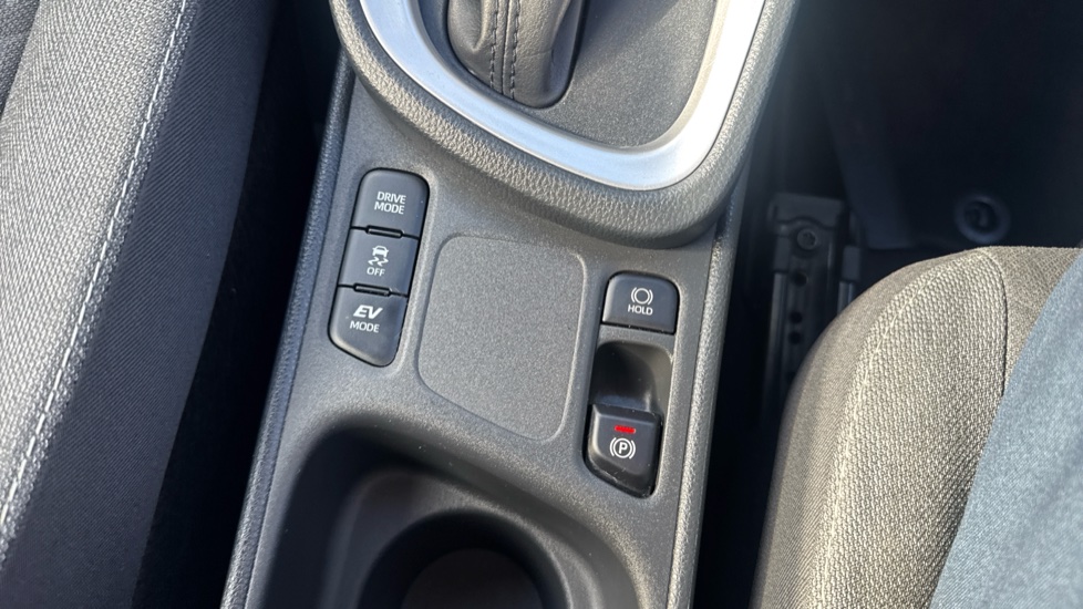 Toyota Yaris Cross 1.5 Hybrid Design 5dr CVT Hybrid Estate - Image 39