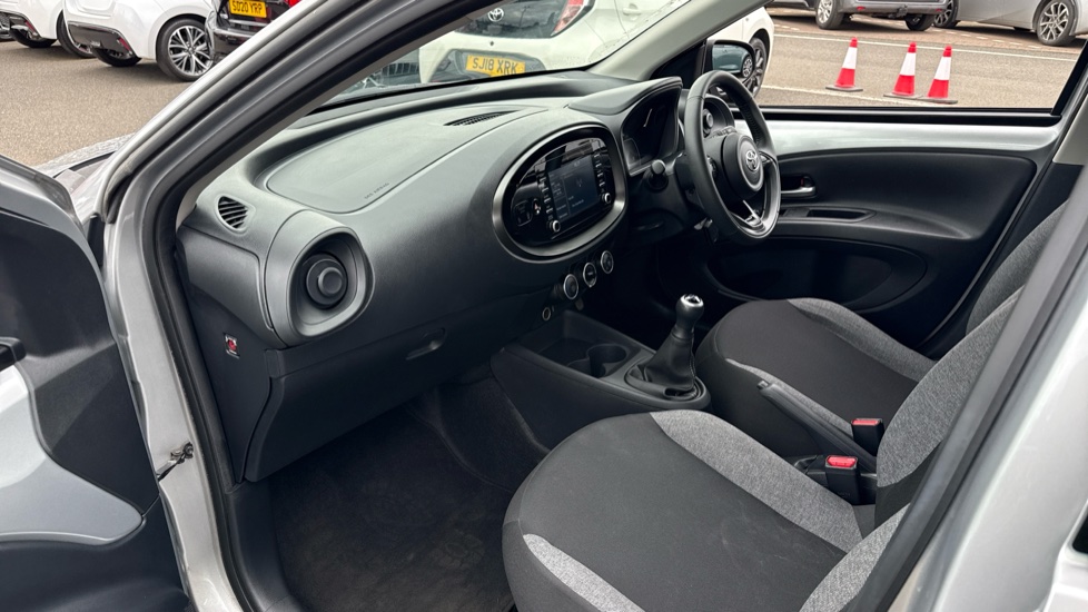 Toyota Aygo X 1.0 VVT-i Pure 5dr Petrol Hatchback - Image 5