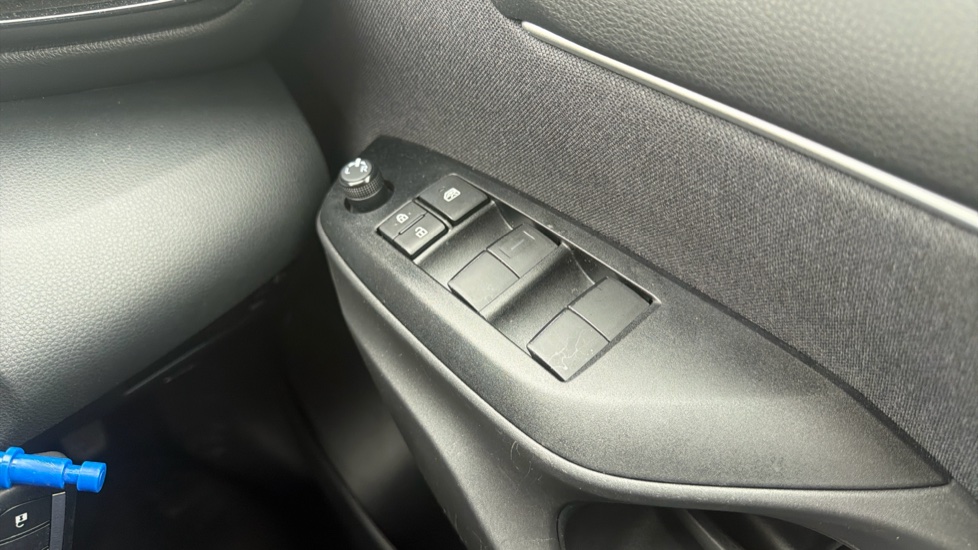 Toyota Yaris 1.5 Hybrid Design 5dr CVT Hybrid Hatchback - Image 31