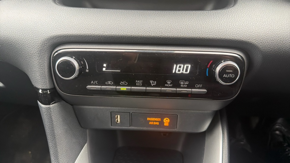 Toyota Yaris 1.5 Hybrid Design 5dr CVT Hybrid Hatchback - Image 34