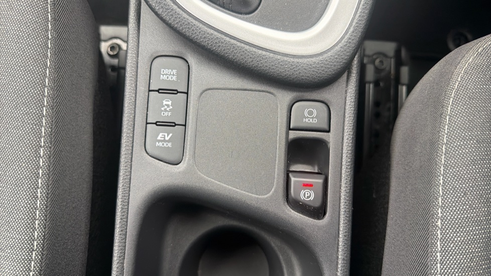 Toyota Yaris 1.5 Hybrid Design 5dr CVT Hybrid Hatchback - Image 35