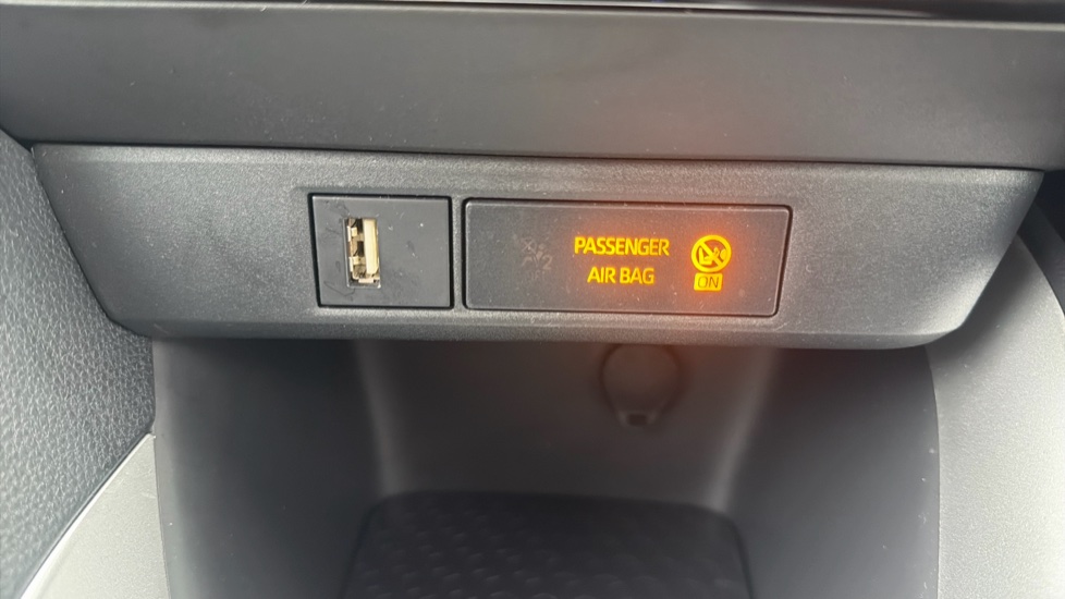 Toyota Yaris 1.5 Hybrid Design 5dr CVT Hybrid Hatchback - Image 37
