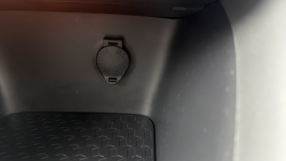 Toyota Yaris 1.5 Hybrid Design 5dr CVT Hybrid Hatchback - Image 38